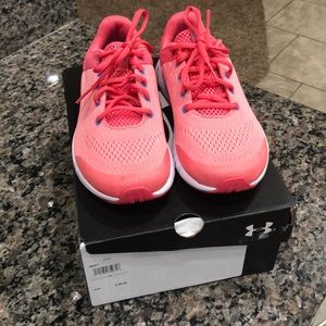 Girl Under Armour tennis shoes